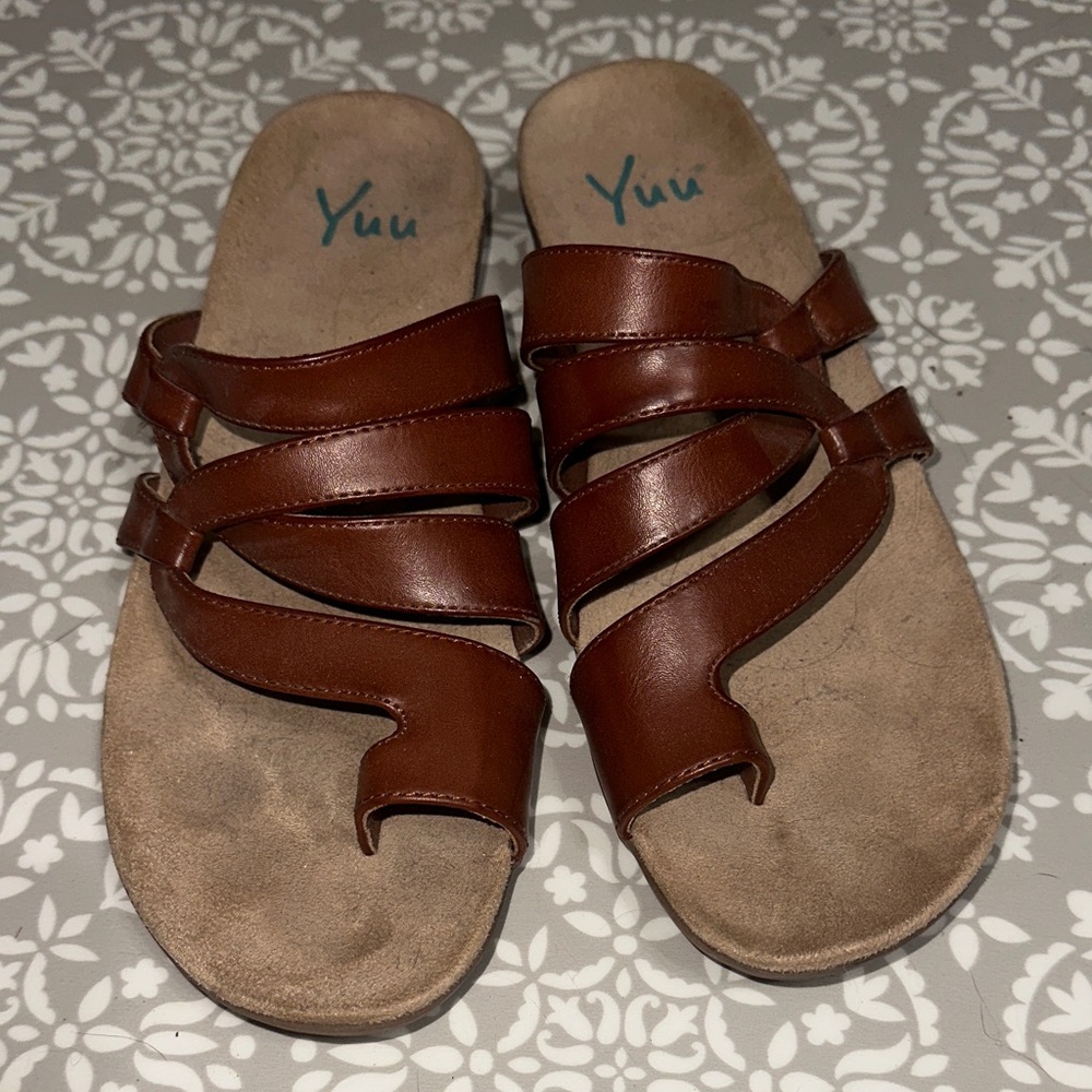 Yuu Julia Chestnut Brown Slide Sandals